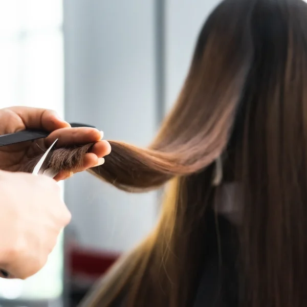 woman-haircut-2024-10-17-18-07-55-utc
